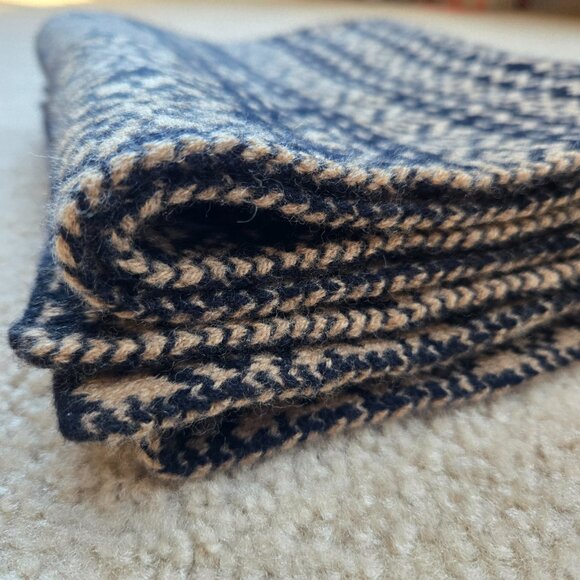 NWOT Wool Fair Isle Snowflake Scarf Black & Tan - Picture 3 of 9